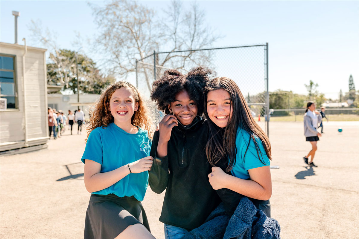 Three Kavod students, two in blue shirts