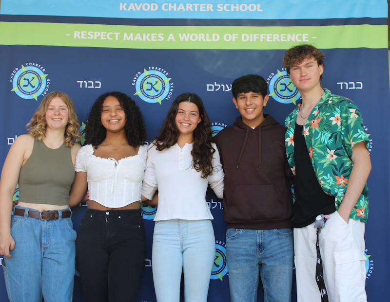 5 former Kavod Charter School students gather together for a group photo